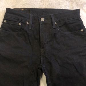 New ladies Levi’s size 29x30 Black.